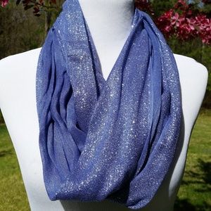 BEAUTIFUL LILAC PURPLE INFINITY SCARF WITH SPARKLE